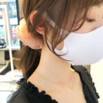 マスクをつけた女性の横顔