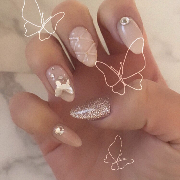 新生活は羽ばたくバタフライネイルで ドキドキ気分を盛り上げるデザイン12選 Mery