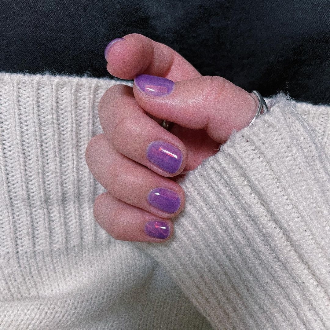 紫×フィルムネイルが可愛いんです♡