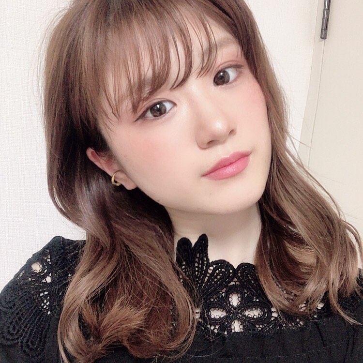細くしすぎず、鼻の位置を下に見せるように