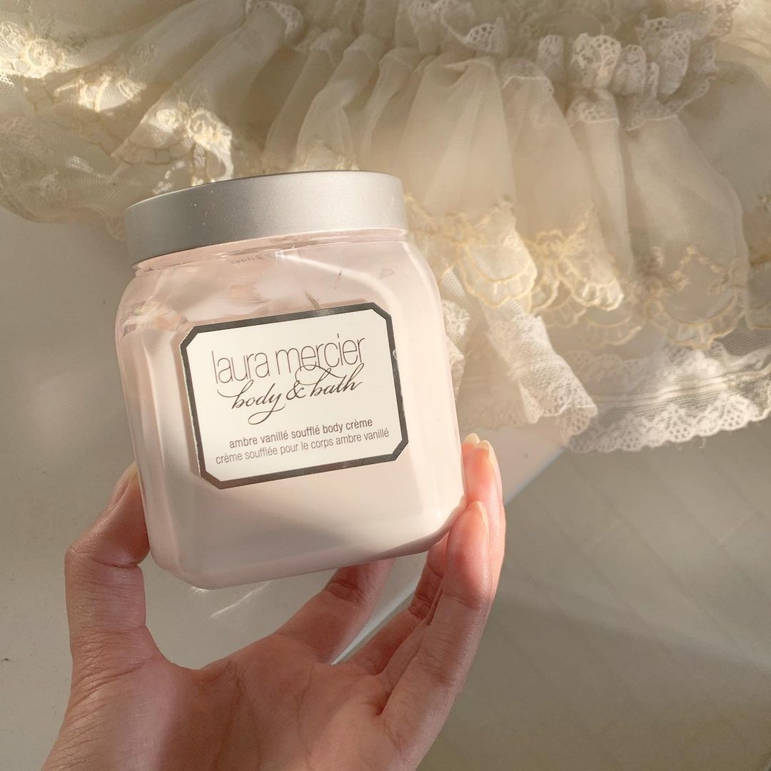 LAURA MERCIER：アンバーバニラ