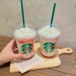 スタバのフラペチーノが2つ並んでいるところ