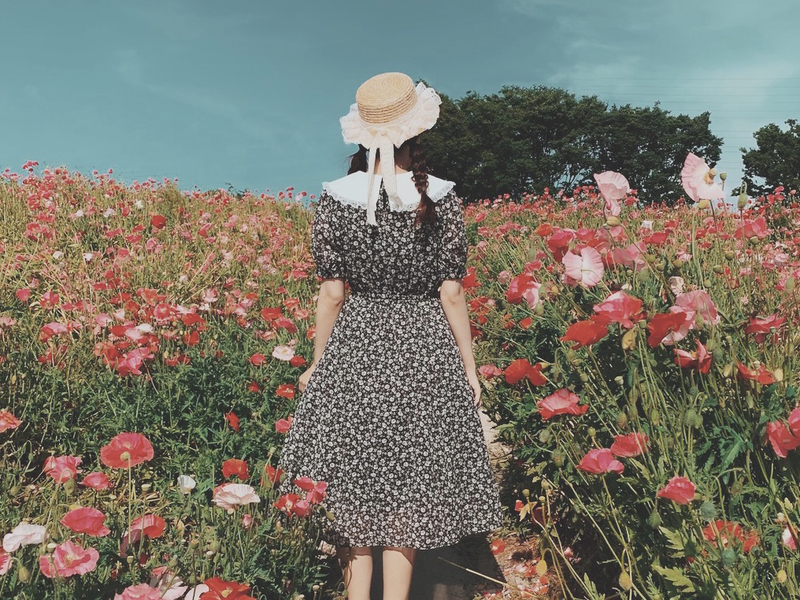 女性・後ろ姿