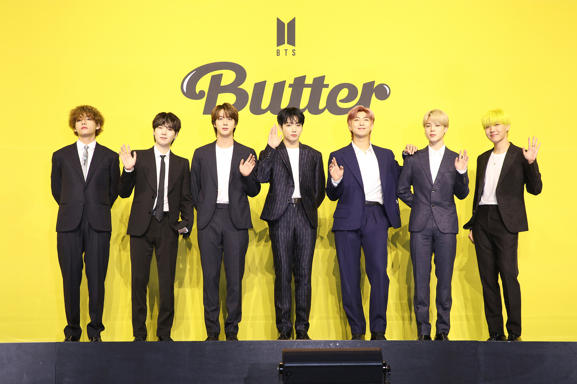 BTS Butter オンライン記者会見 集合写真
