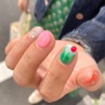 カラフルなネイル