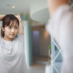 ストレッチ中の女性