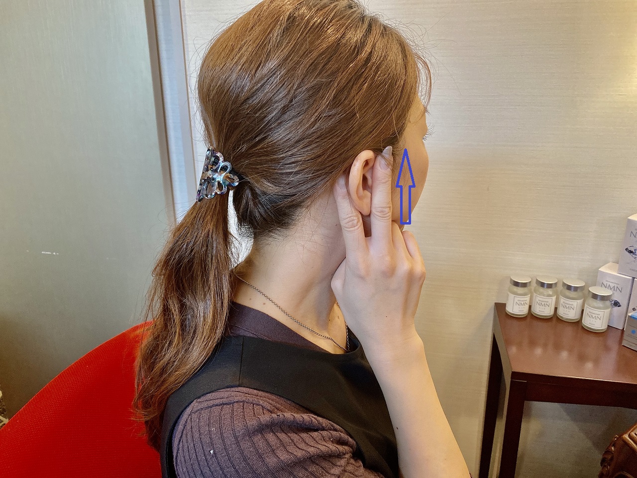 耳付近のマッサージ