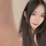 自撮りをしている女性