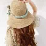 麦わら帽子を被っている女性