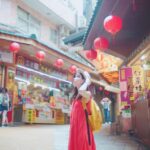 台湾の観光地を旅行する女性