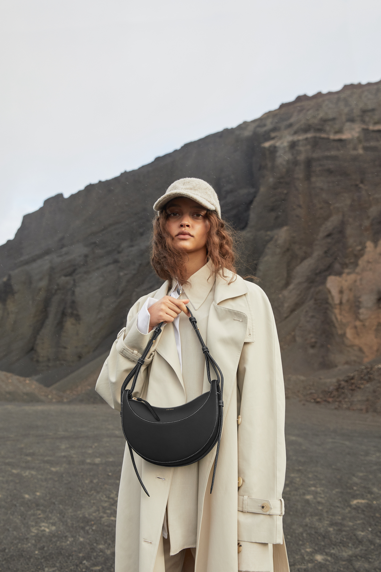 POLÈNE Onze ブラックレザーショルダーバッグ