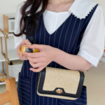 ブラウスを着た女の子