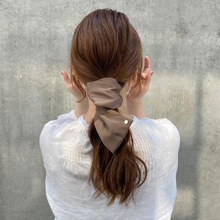ローポニーの女性の後ろ姿