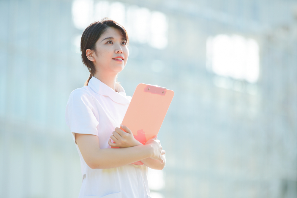 https://www.shutterstock.com/ja/image-photo/japanese-young-nurse-outdoor-1582571551