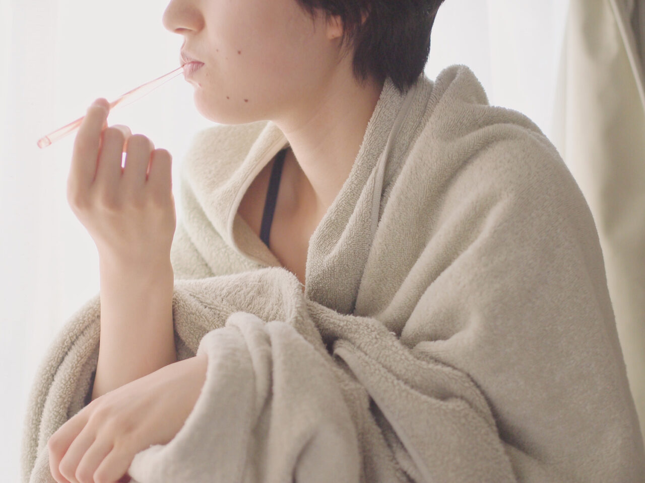 歯を磨く女性