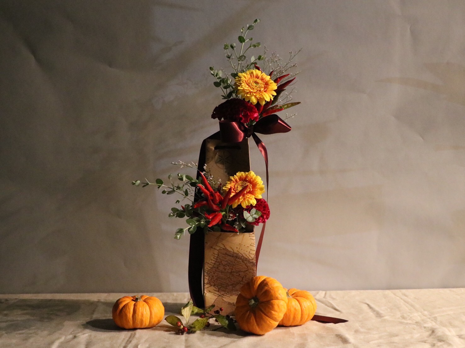 ワインバッグを花器にしたディスプレイ