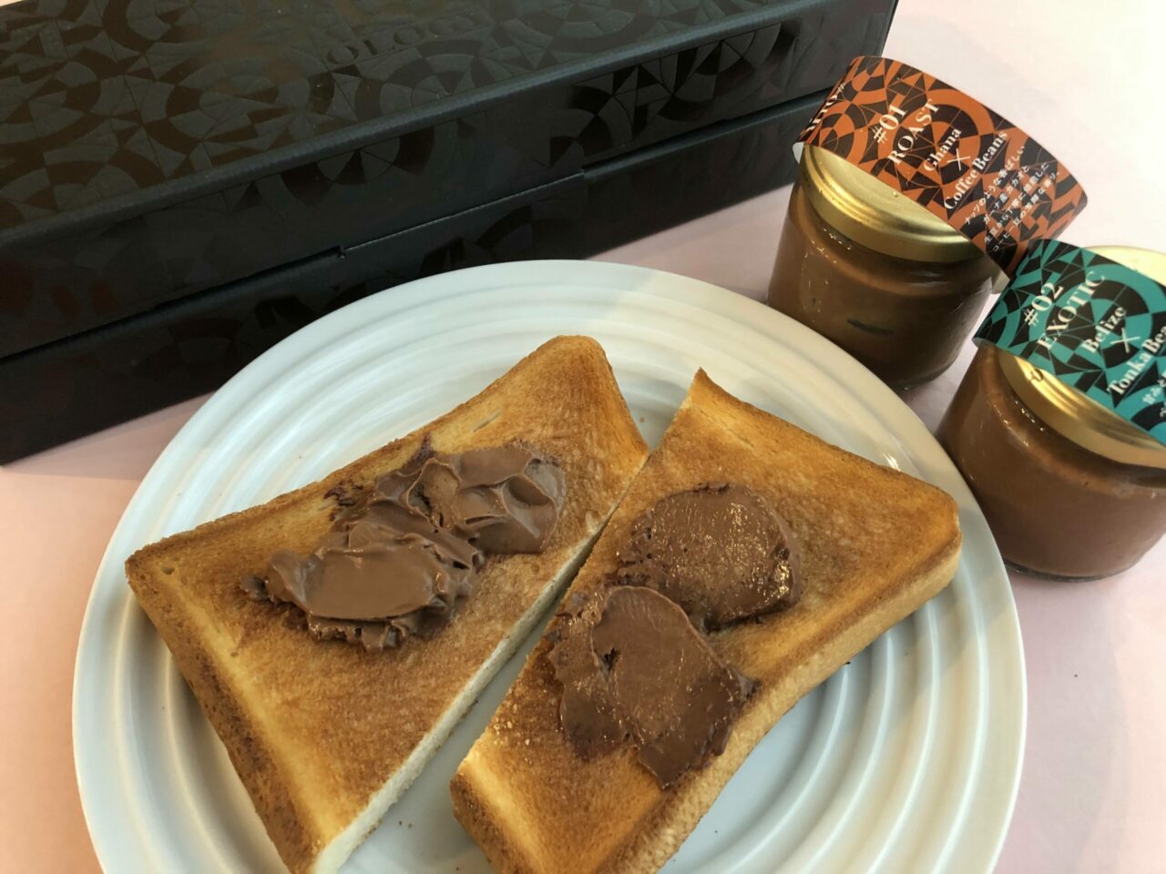 パンに塗ったカカオクリュ