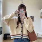 スマホを持っている女性