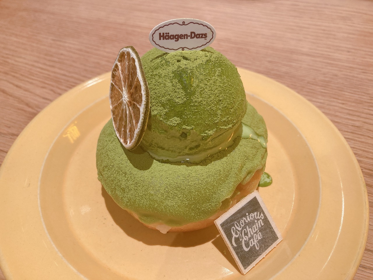 グロリアスカフェ_抹茶&ライムドーナツwith ハーゲンダッツ『グリーンティー』