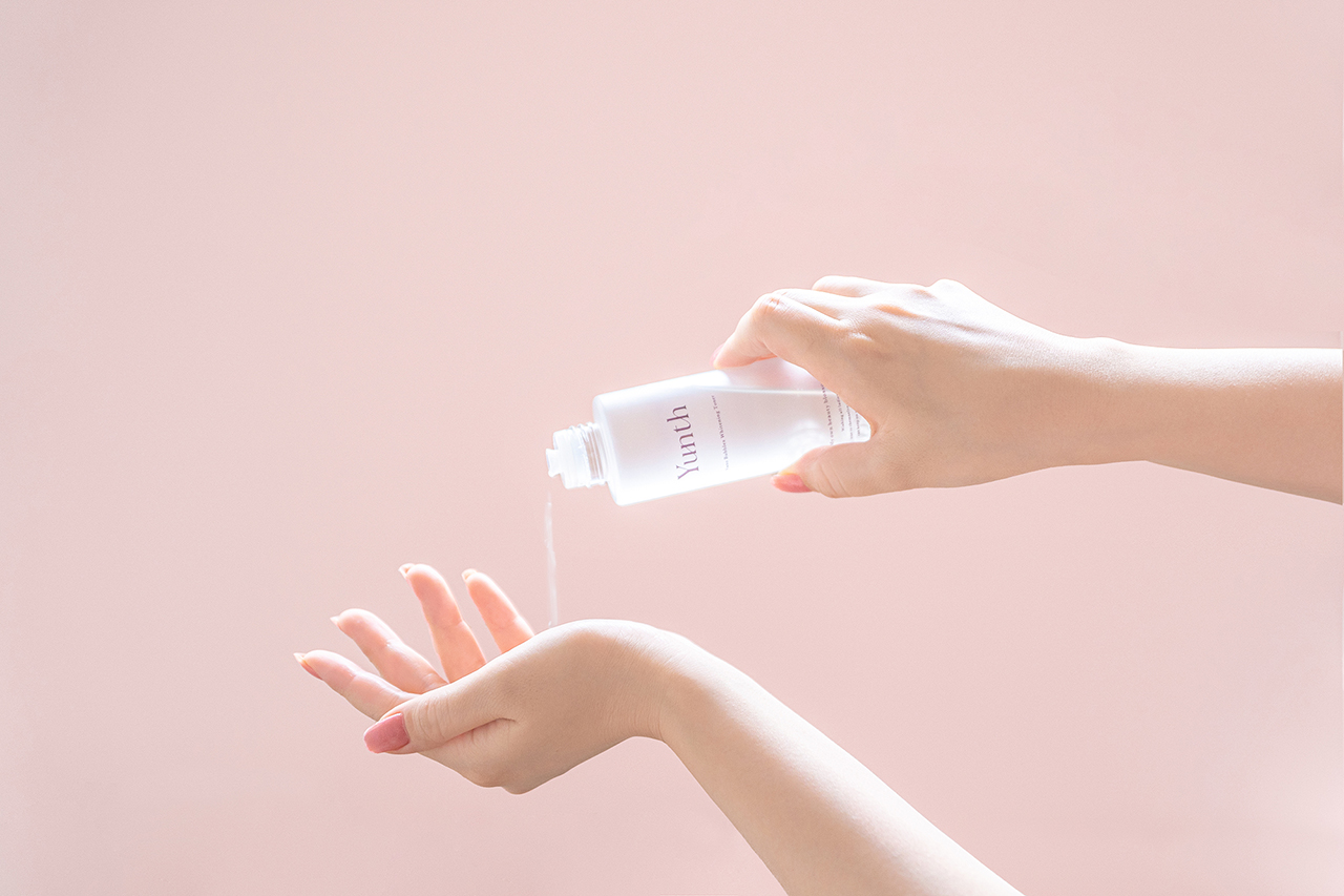 紫外線が本気を出してくる!今こそ美白系化粧水やコスメでケアしよう|MERY