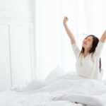 寝起きのいい女性　イメージ