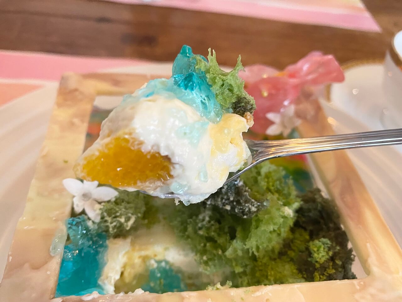 スプーンでひと口すくったところ