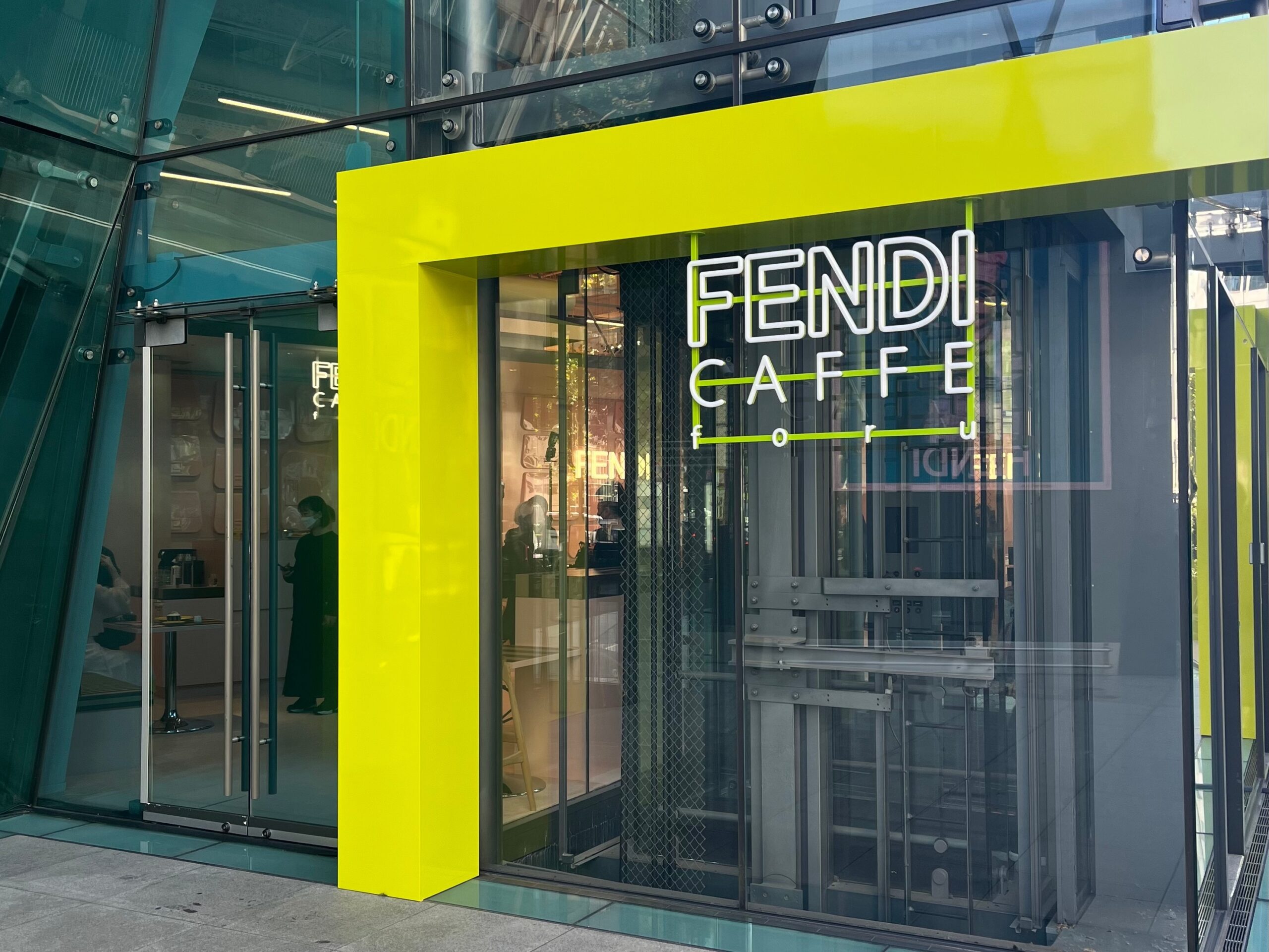 fendiカフェ