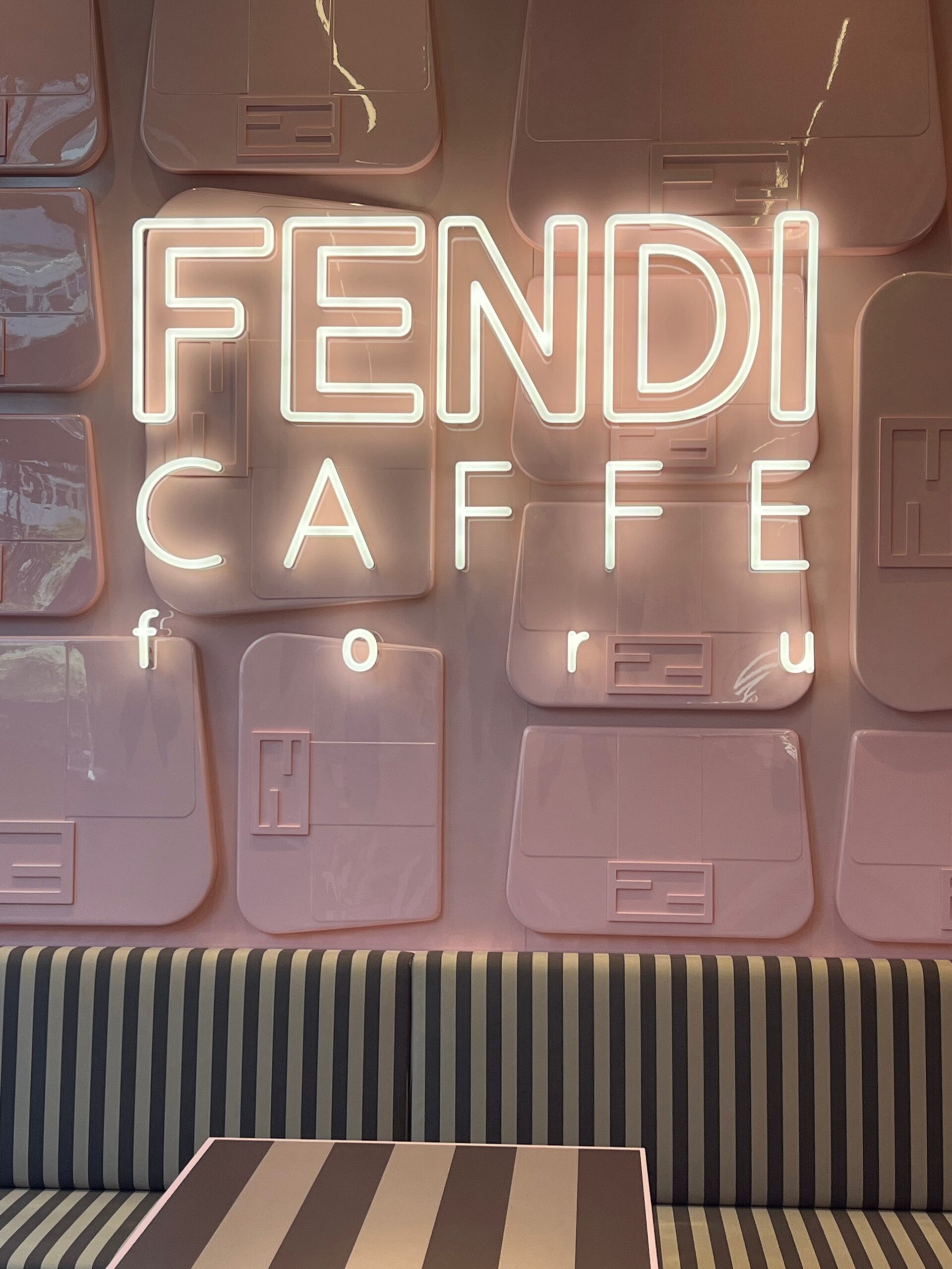 fendiカフェ