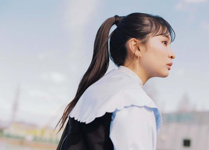 女性の横顔