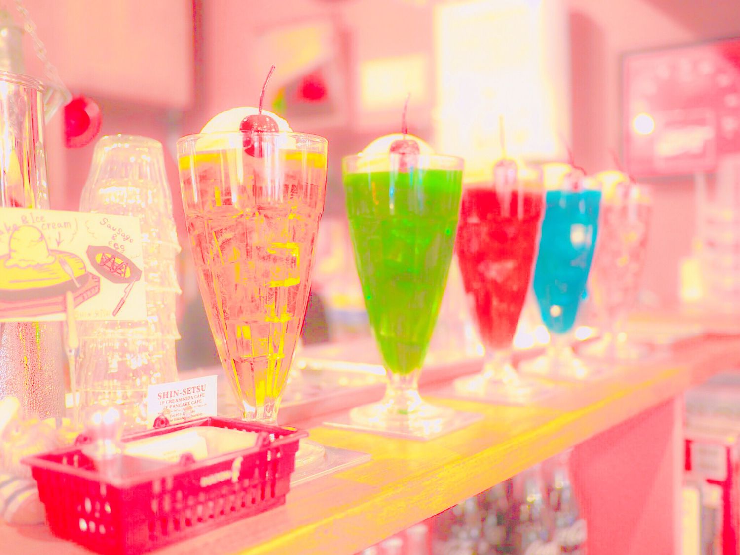 カラフルなクリームソーダ