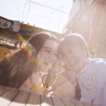 横並びの女子2人