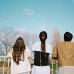 景色を見る人々