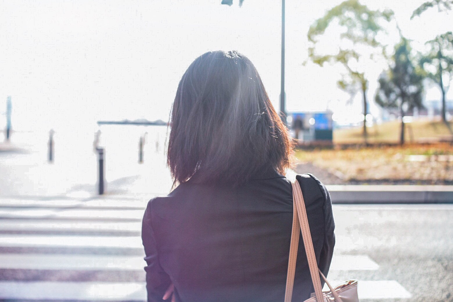 スーツの女性